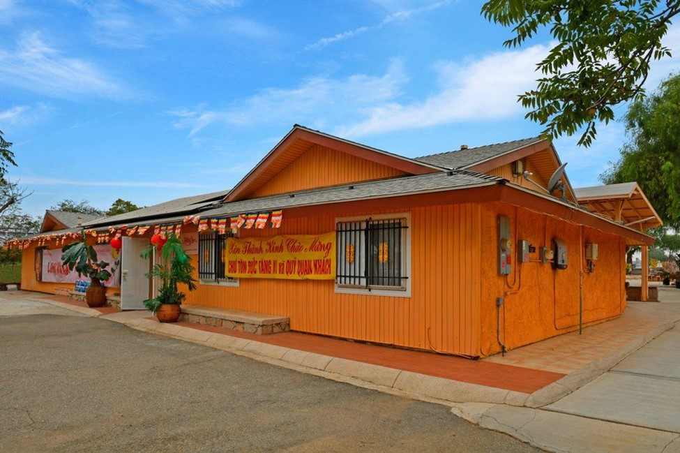 Tiệc chay gây quỹ xây chánh điện & Lễ giải thưởng thi viết văn của chùa Hương Sen ở Perris
